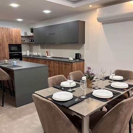 3 Bedroom Seaside Luxury Accommodation - Sleeps 8 セント・ポールズ・ベイ エクステリア 写真