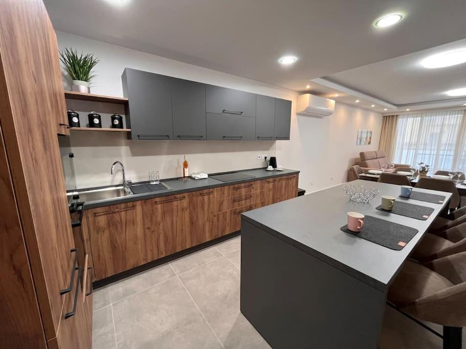 3 Bedroom Seaside Luxury Accommodation - Sleeps 8 セント・ポールズ・ベイ エクステリア 写真